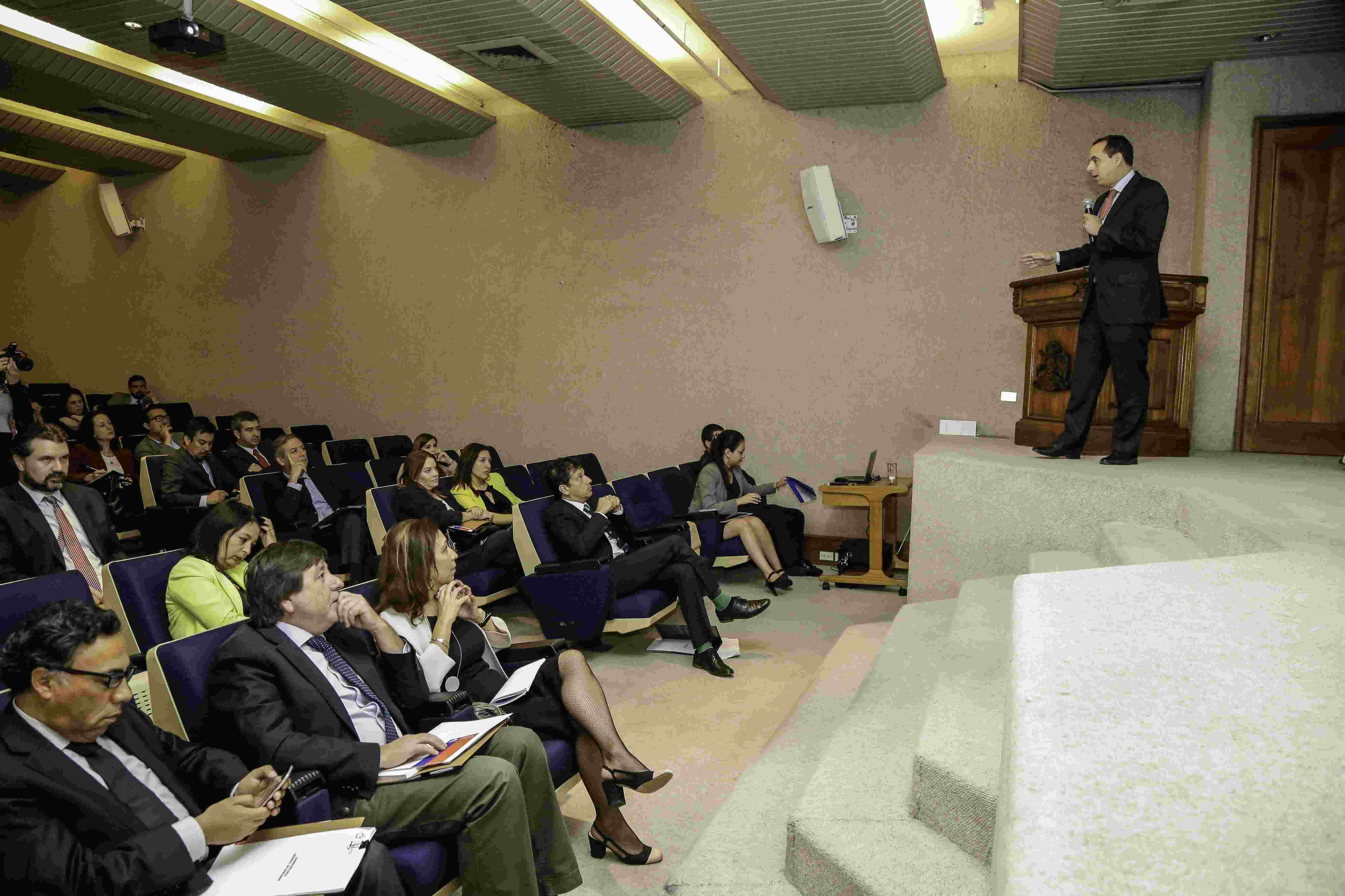 DIRECTOR UAF EXPONE EN JORNADA PARA SUBSECRETARIOS SOBRE PROBIDAD Y ÉTICA EN EL SECTOR PÚBLICO